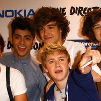 'One Direction' at a phone launch at Carphone Warehouse - Photos | Picture 101244